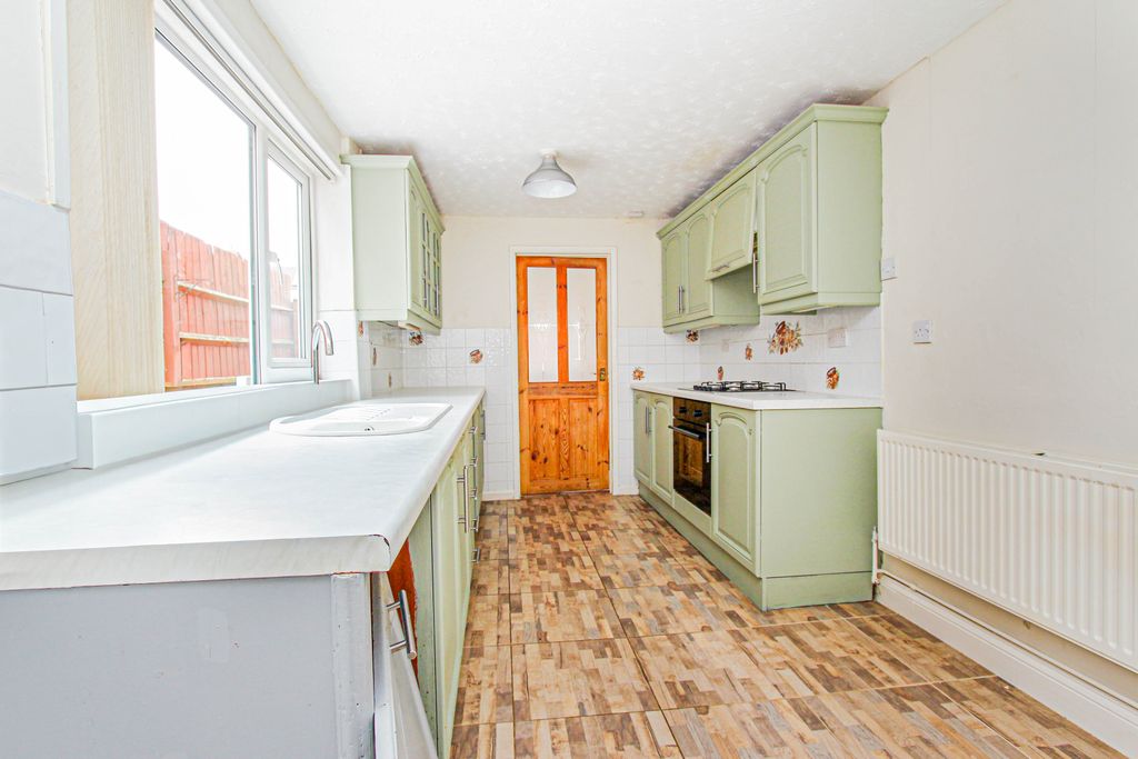 Property photo 2 of 11 Kitchen/Breakfast Room