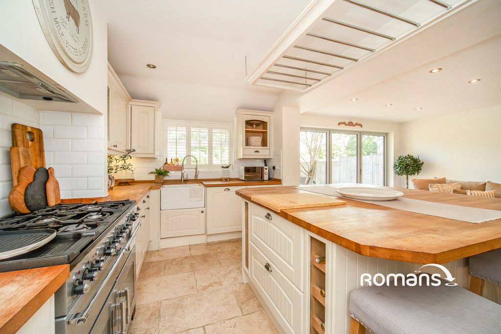 Property photo 3 of 11 Photo