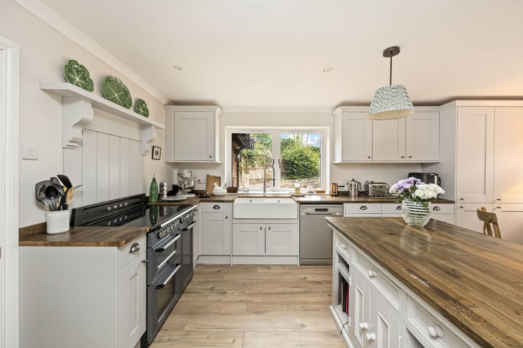 Property photo 2 of 23