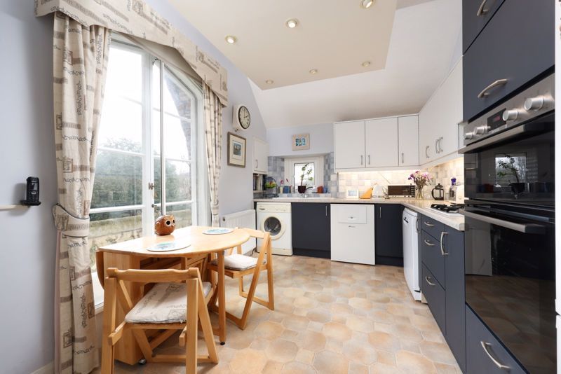 Property photo 2 of 10 Kitchen/Dining Room