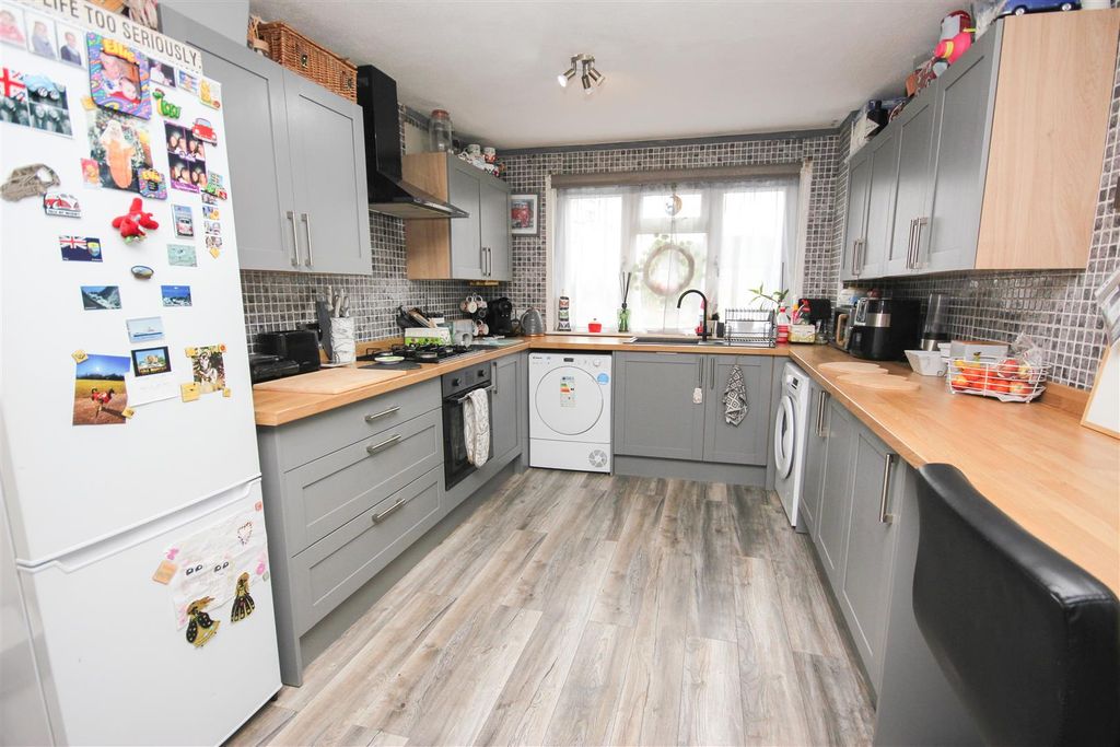 Property photo 3 of 14 Kitchen.Jpg