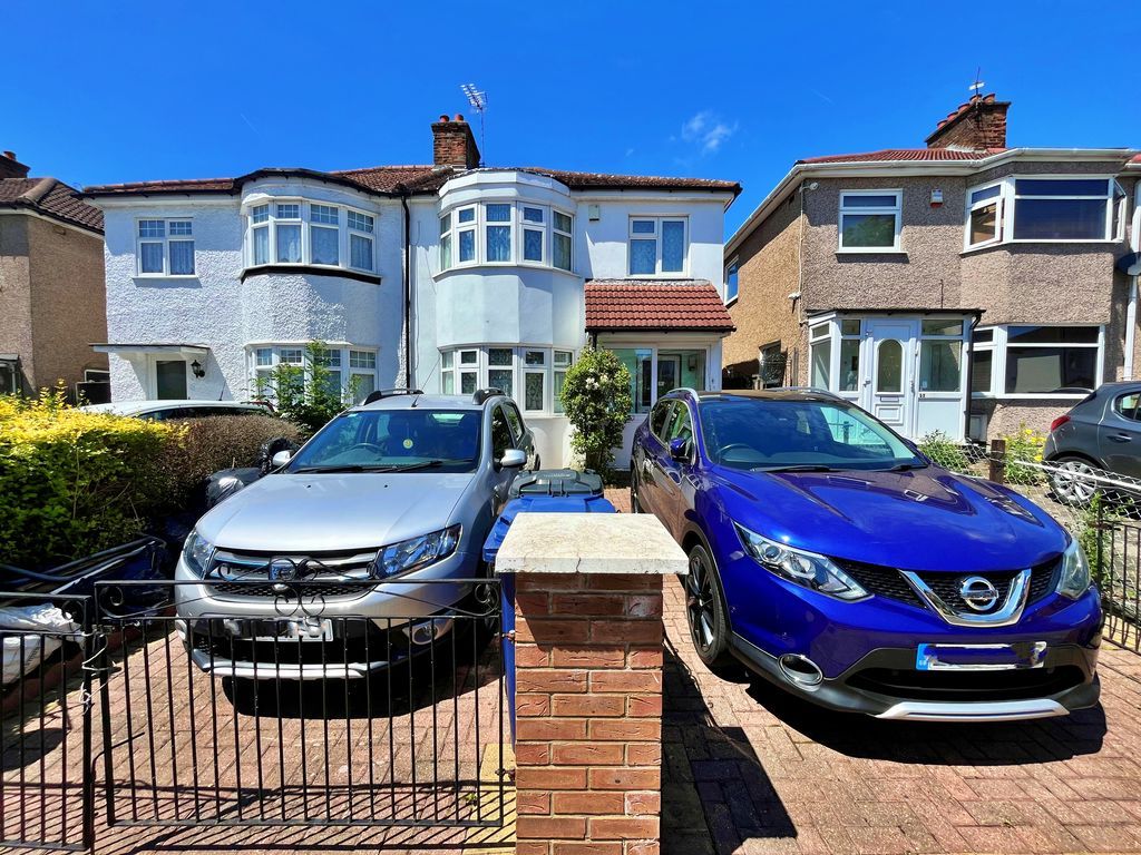 Property photo 1 of 14 Photo 8