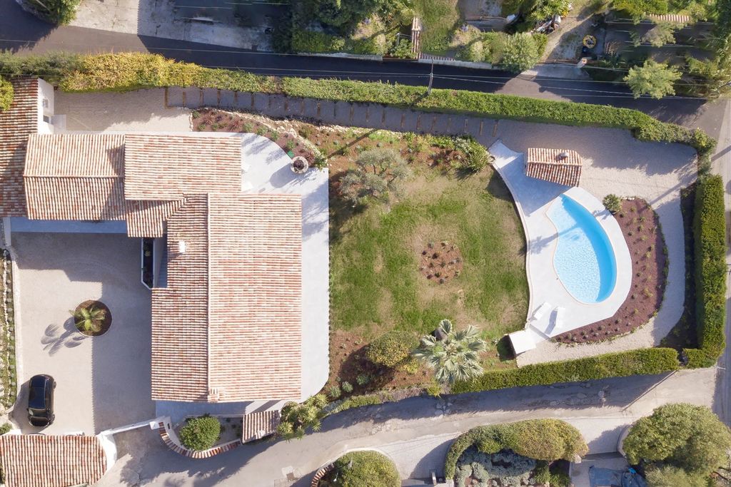 Property photo 3 of 22