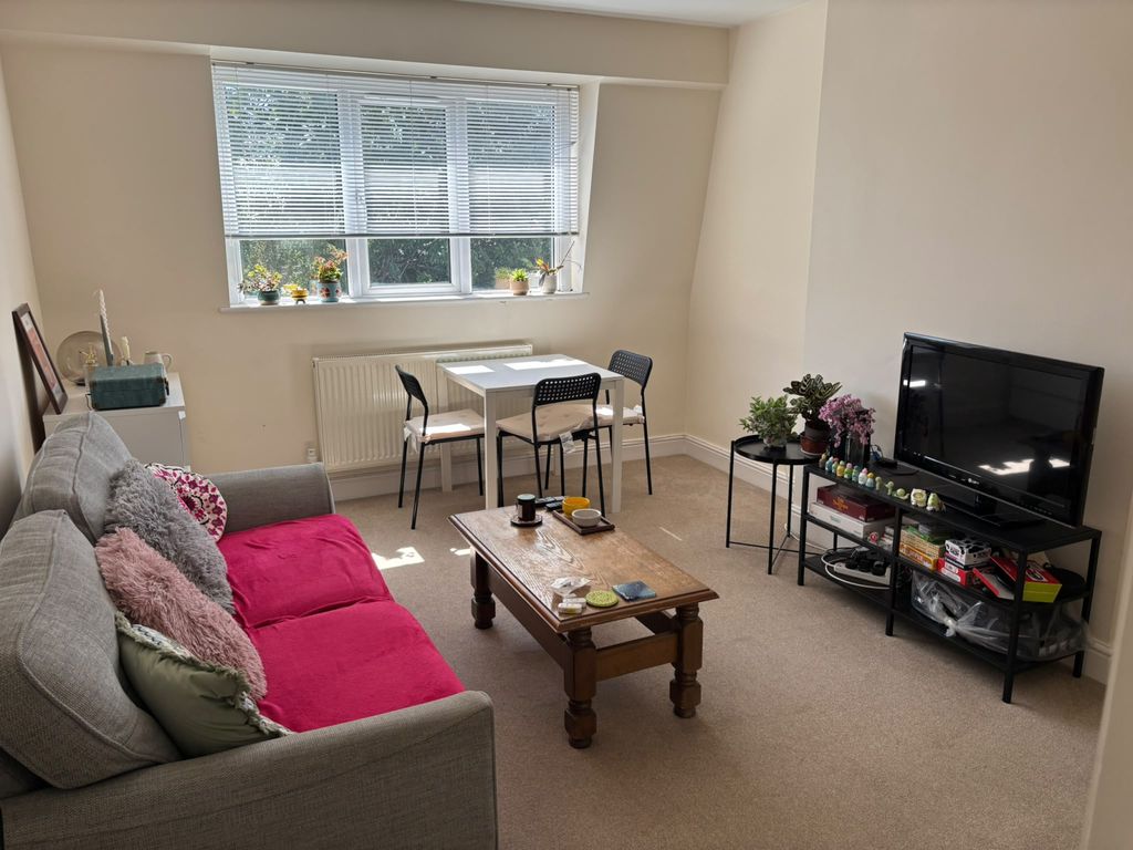 Property photo 1 of 11 2 Bed Flat To Rent Wentworth Road, London Nw11