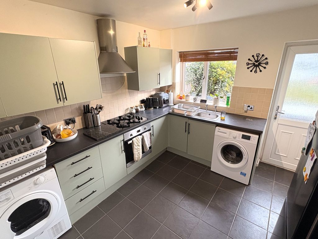 Property photo 3 of 14 Kitchen