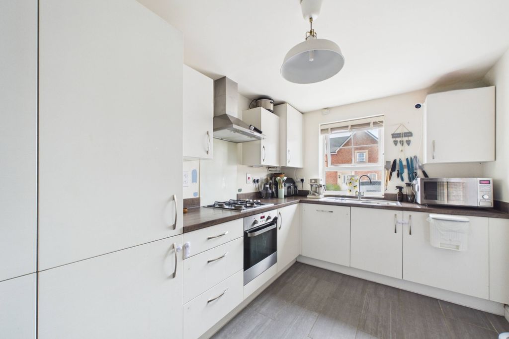 Property photo 3 of 13 Kitchen