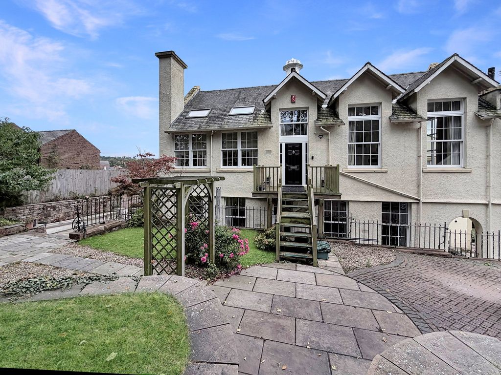 Property photo 1 of 44