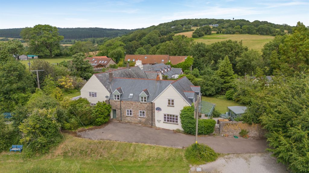 Property photo 2 of 47