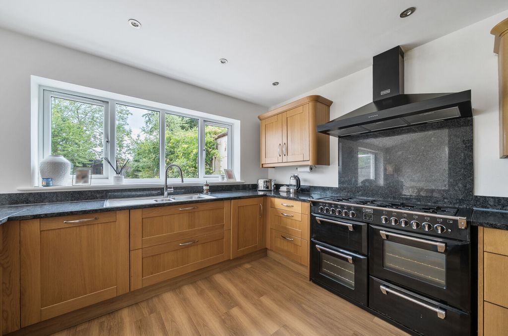 Property photo 3 of 21 1494258-10-6A609F...