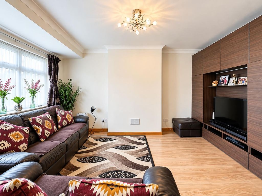 Property photo 2 of 7 Sudbury Croft, Wembley, Ha0 (1)