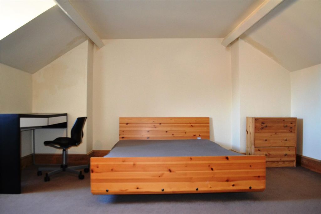 Property photo 2 of 8 Bedroom