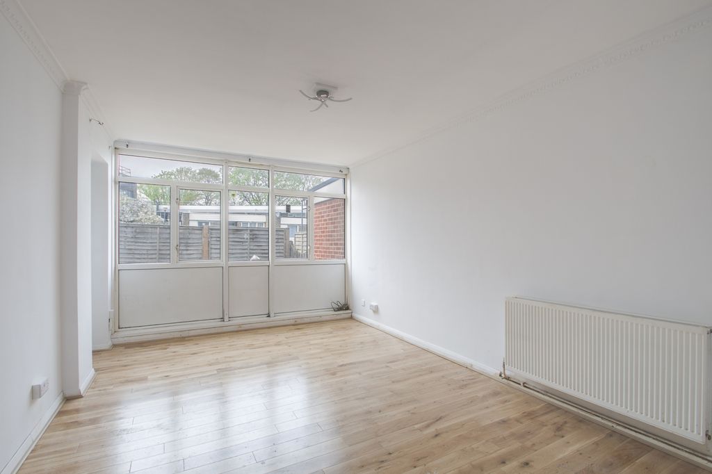 Property photo 3 of 7 Gallery