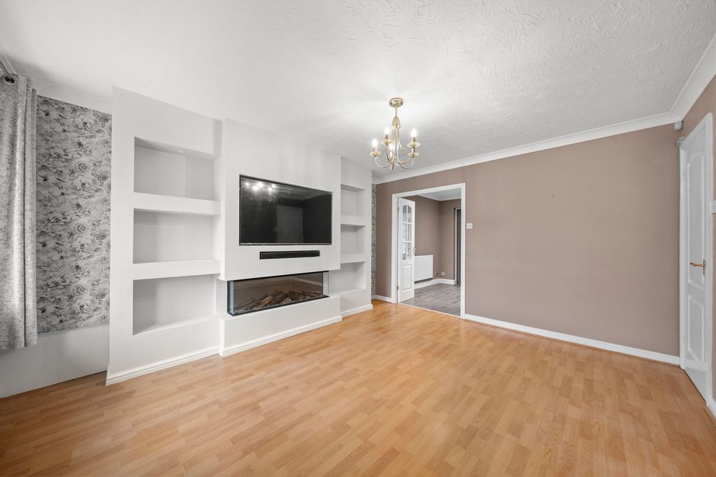 Property photo 2 of 26