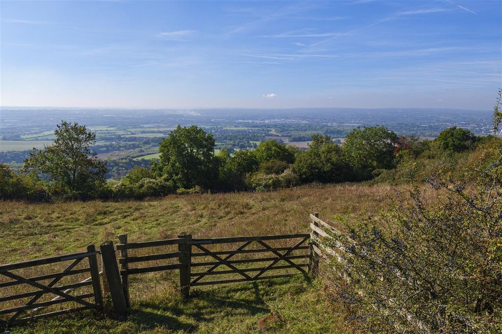 Property photo 3 of 33