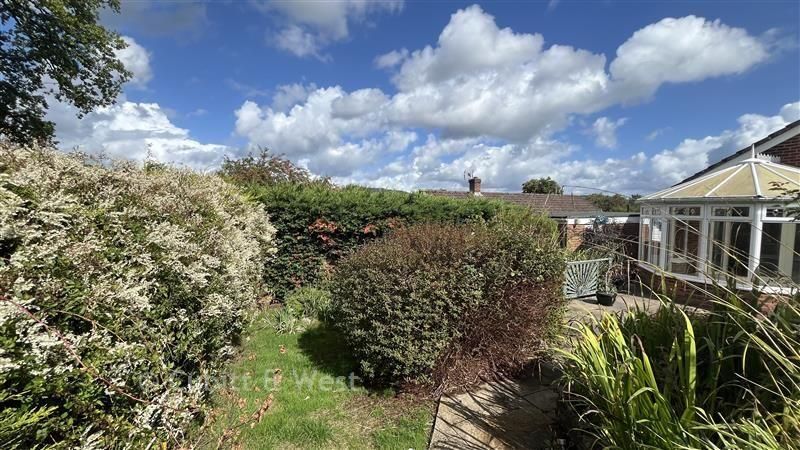 Property photo 3 of 10 Garden