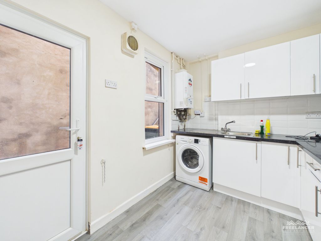 Property photo 3 of 16 Kitchen 2