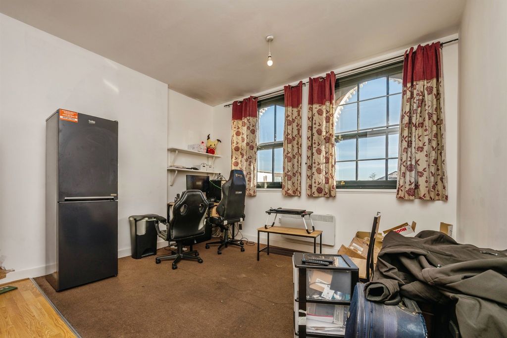 Property photo 2 of 11