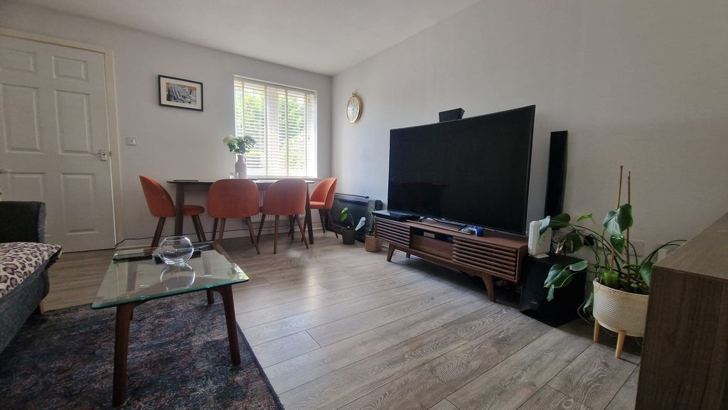 Property photo 2 of 21