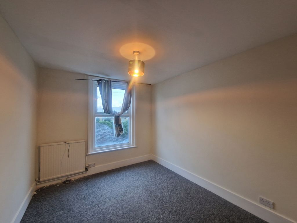 Property photo 3 of 9 Photo 12