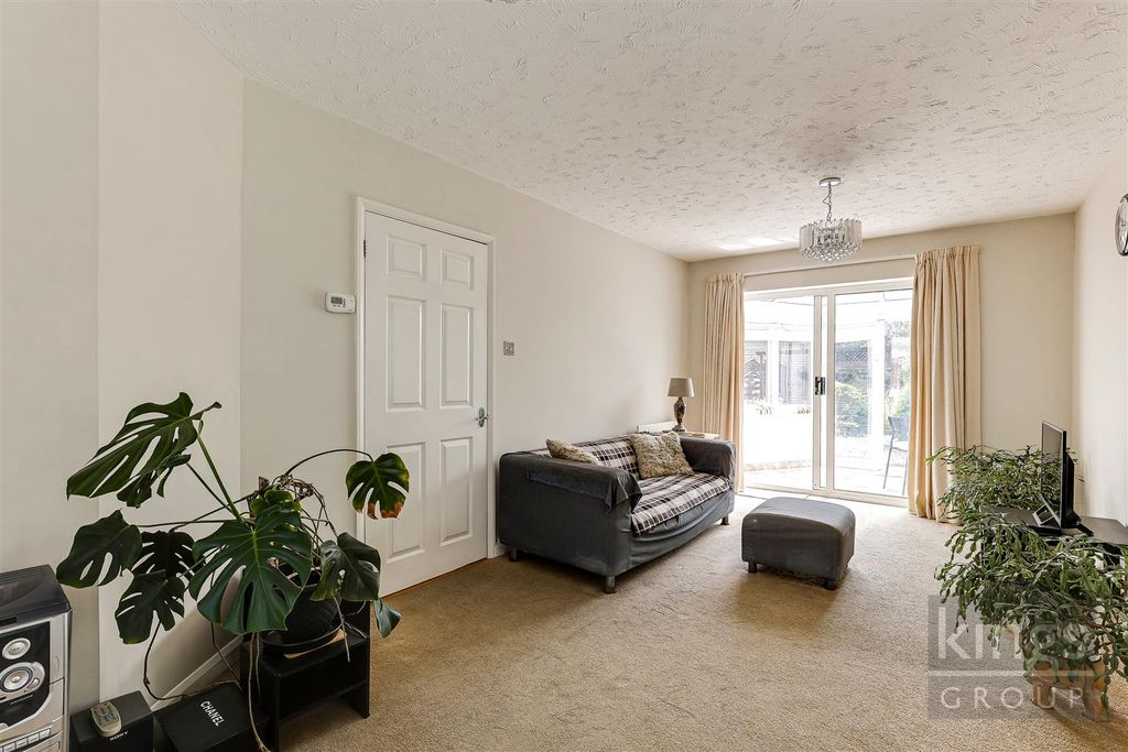 Property photo 3 of 17 Lounge Jpg