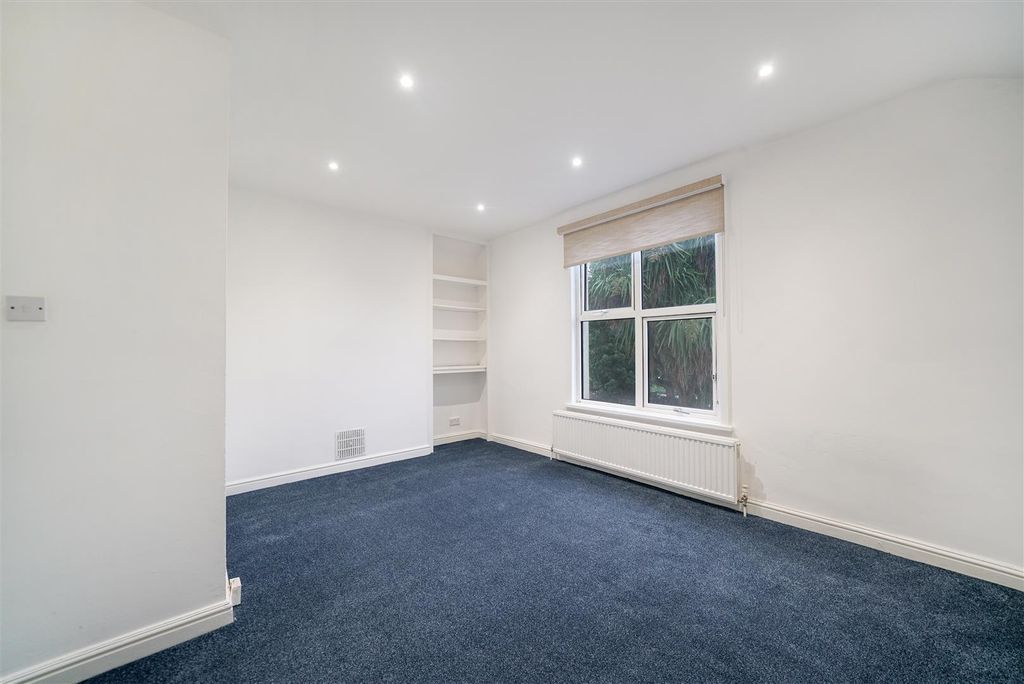 Property photo 3 of 9 First Floor Flat, 161 Holland Road - Llhj0Tytjo9W1