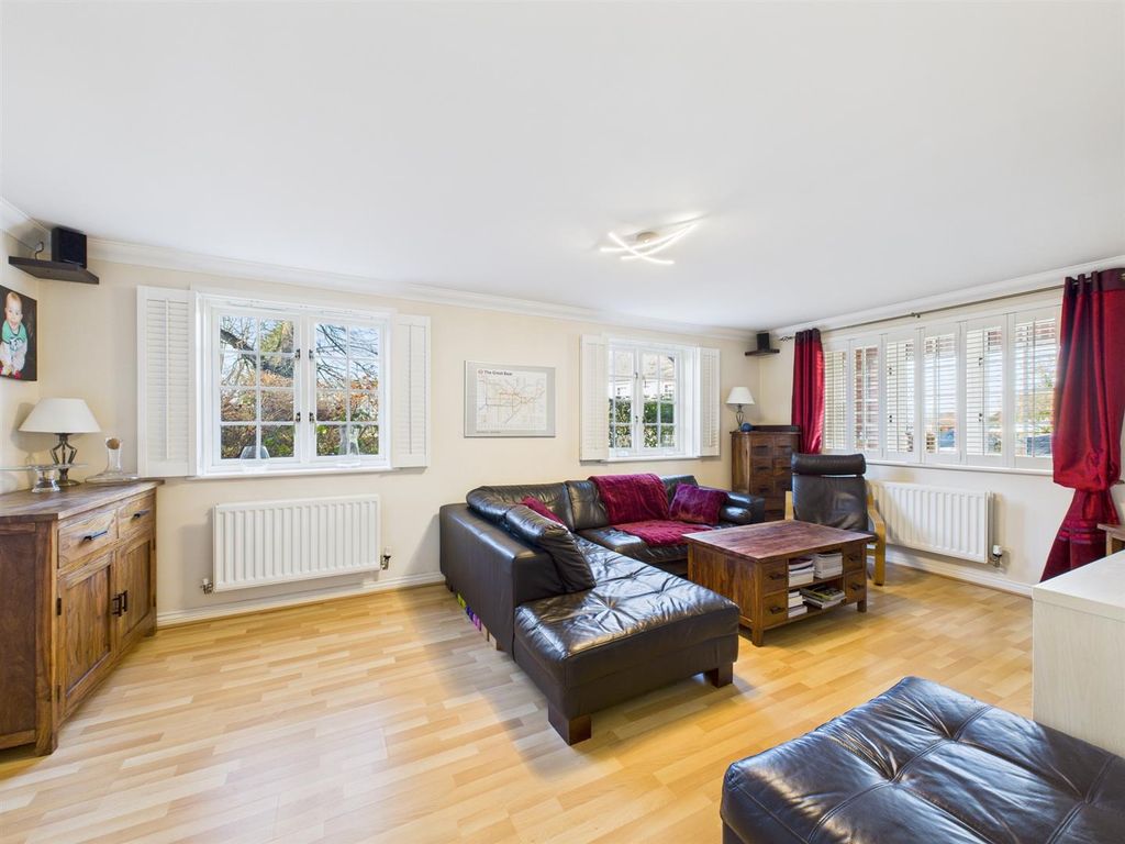 Property photo 3 of 16 Cam02885G0-Pr0514-Still009.Jpg