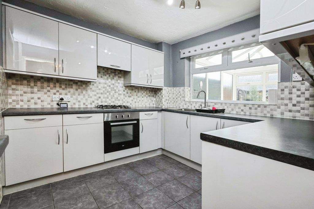 Property photo 3 of 17 Photo