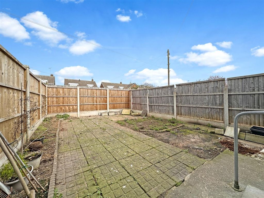 Property photo 3 of 14 Rear Garden 841