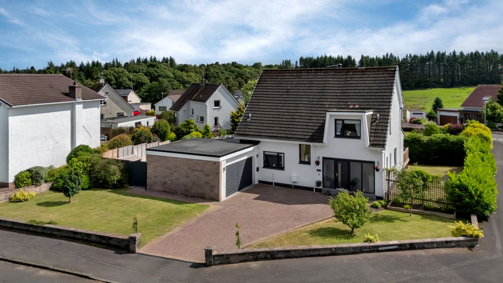 Property photo 1 of 48 4-Print-2 Rannoch Road_84