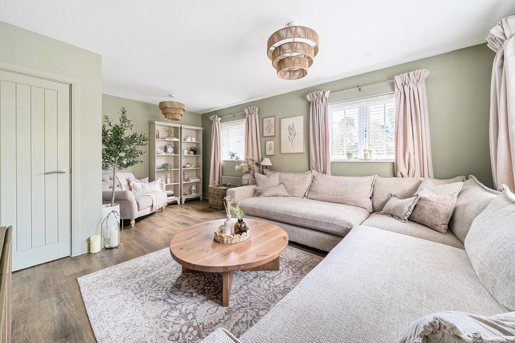 Property photo 3 of 24 1386261-19-69385771B9228.Jpg