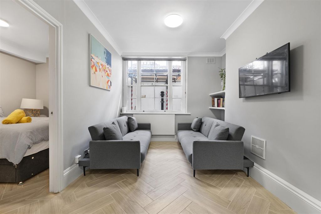 Property photo 2 of 9 Orsett Terrace, 38A, July 25-4.Jpg