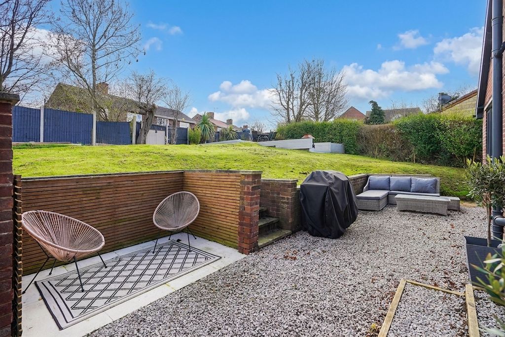 Property photo 2 of 28