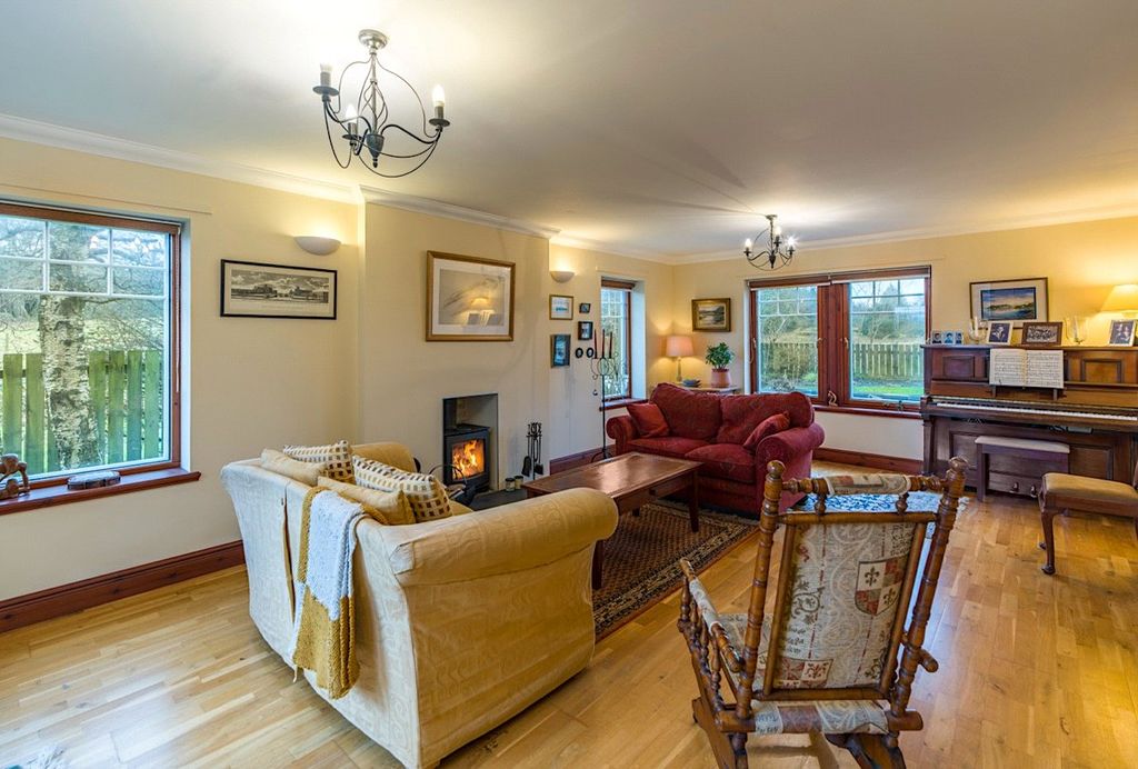 Property photo 3 of 17 Sitting Room