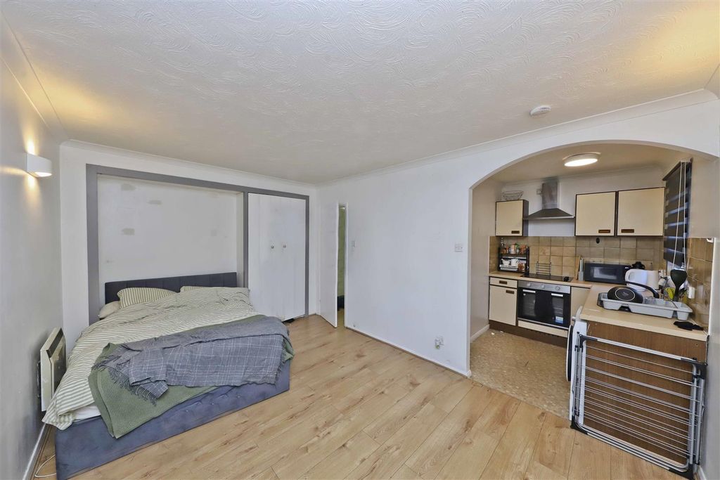 Property photo 3 of 8 Bedroom