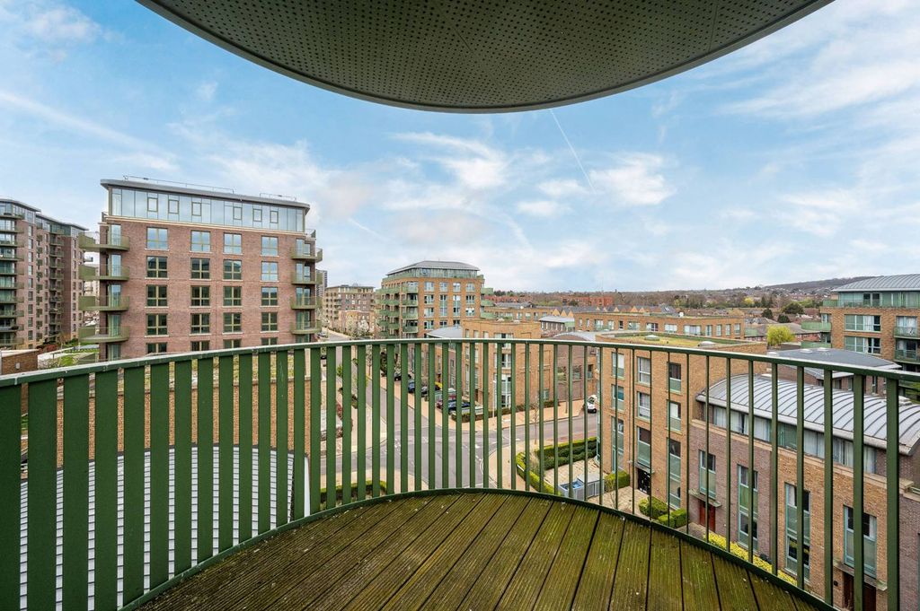 Property photo 3 of 28