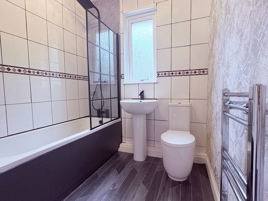 Property photo 3 of 13 Bathroom