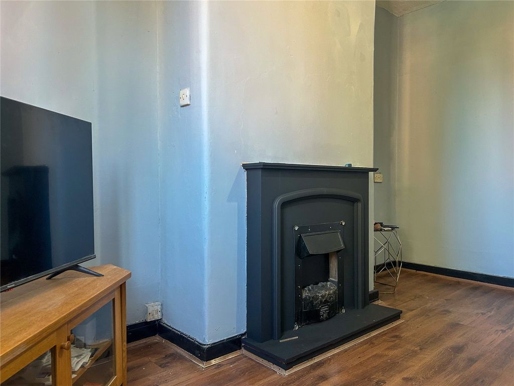 Property photo 3 of 20 Living Room