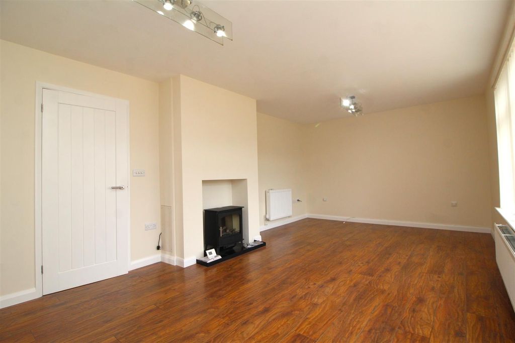 Property photo 2 of 15 Living Room .Jpg