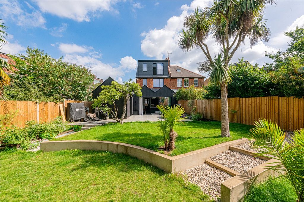 Property photo 2 of 27 Picture No. 63