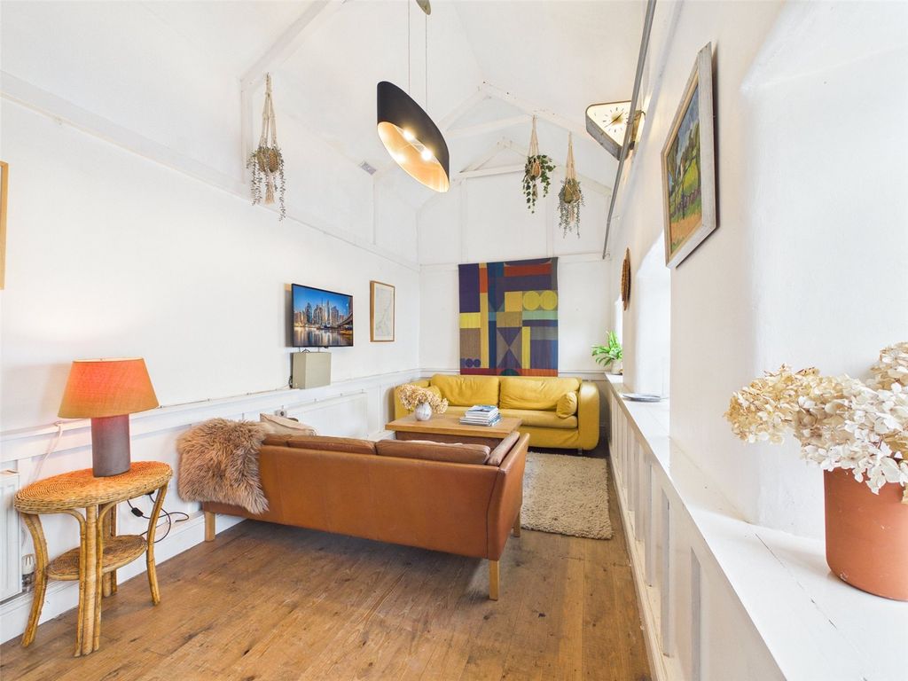 Property photo 1 of 17 Picture No. 02