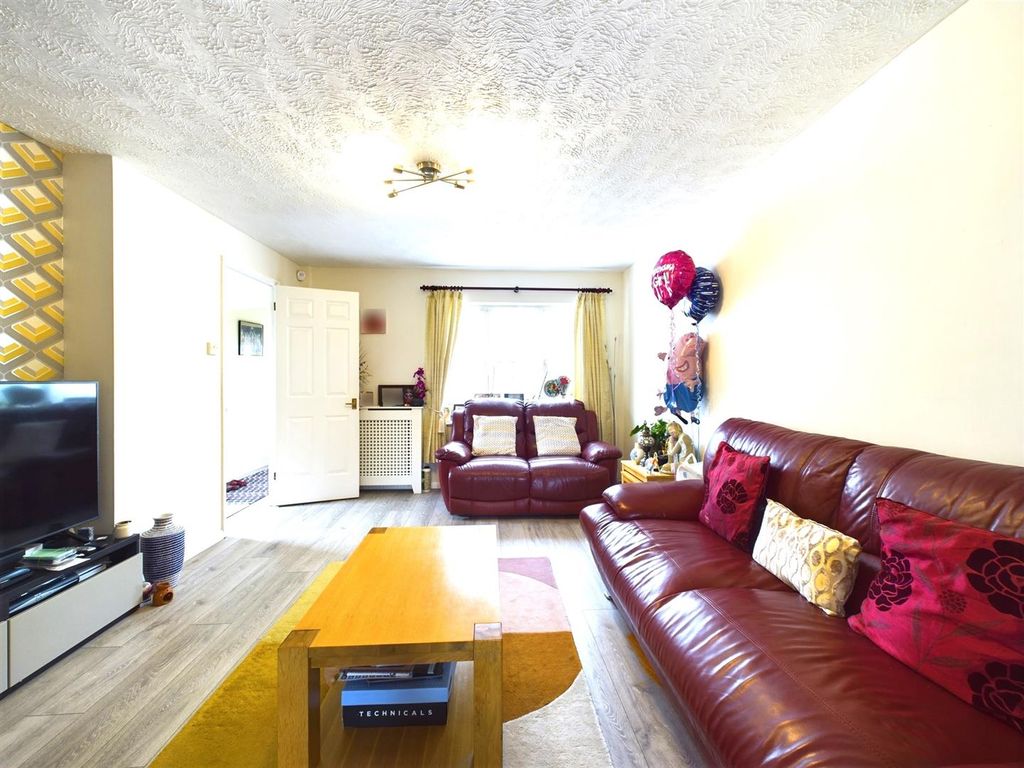 Property photo 3 of 12 Cam02202G0-Pr0321-Still008.Jpg