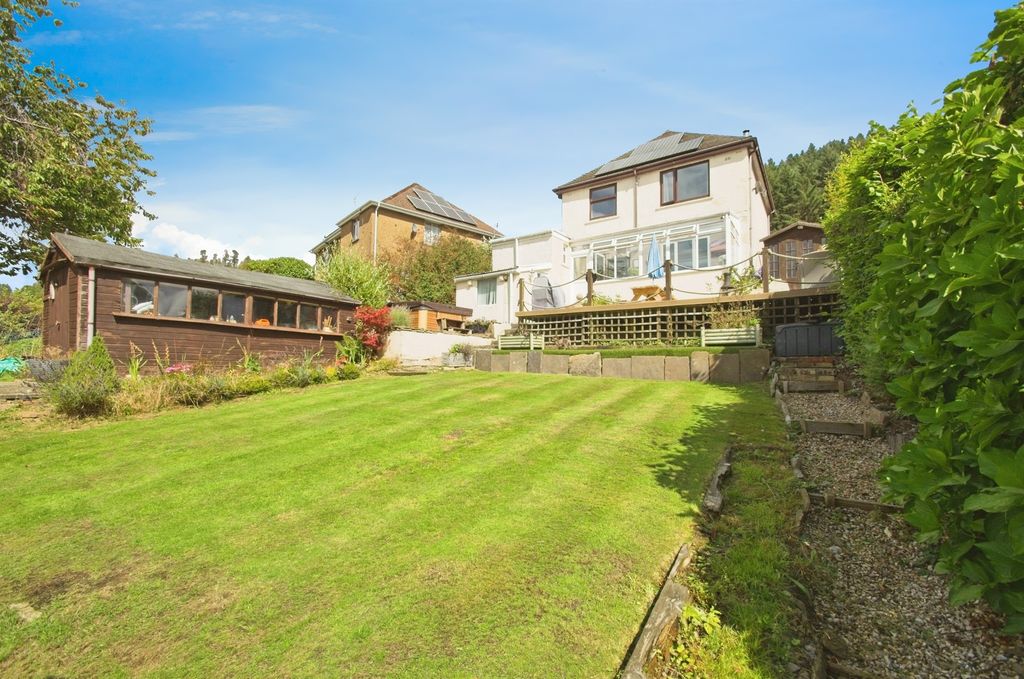 Property photo 2 of 27