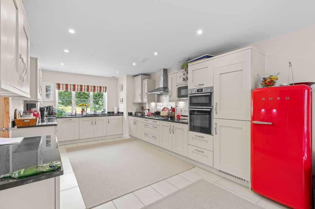 Property photo 2 of 24