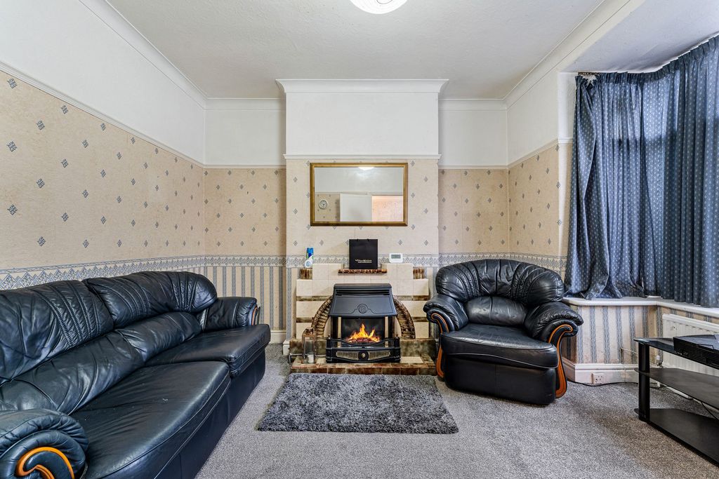 Property photo 3 of 18