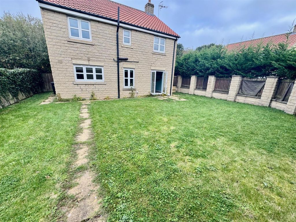 Property photo 3 of 21 Garden 3.Jpg