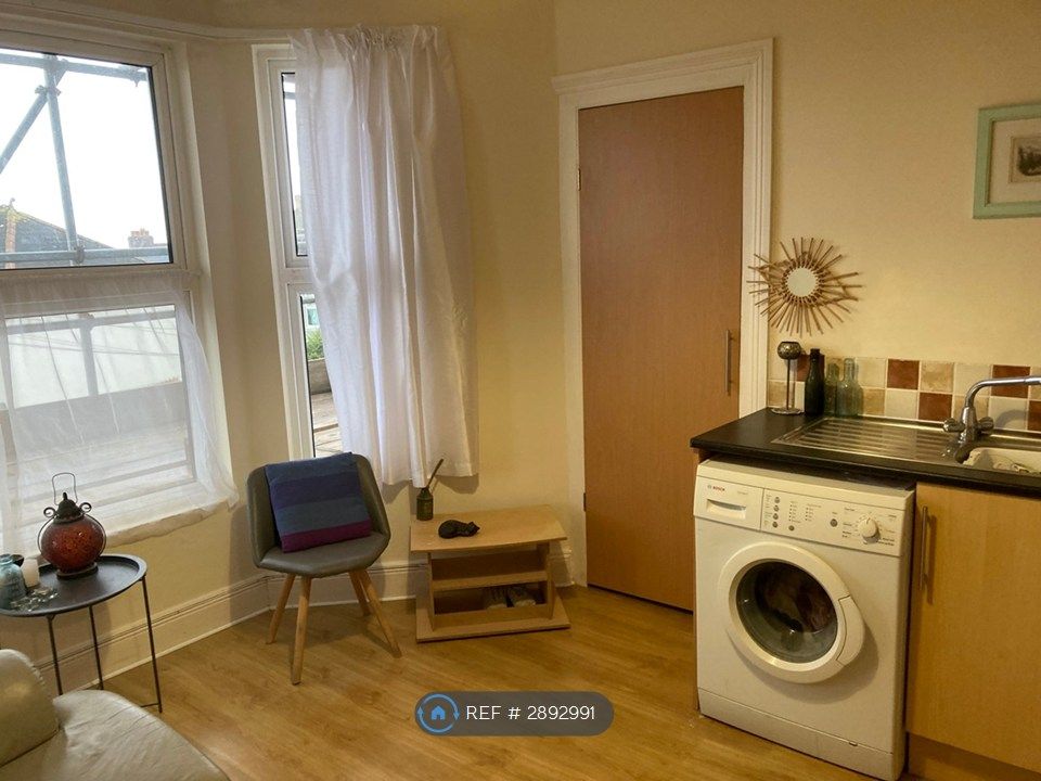 Property photo 1 of 11 Kitchen/Living Room
