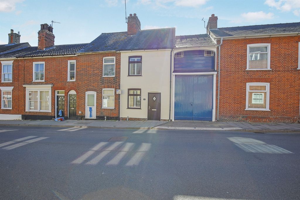 Property photo 1 of 11