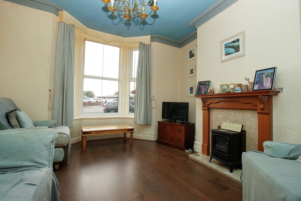 Property photo 2 of 25