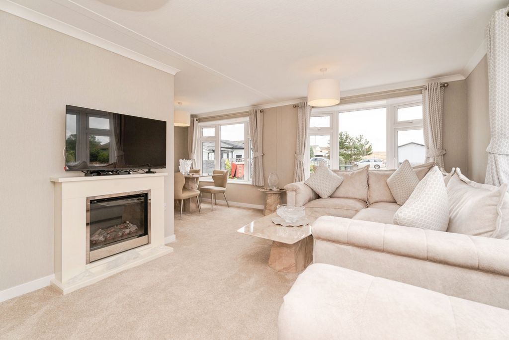 Property photo 2 of 19 Pbox-Img.Jpg