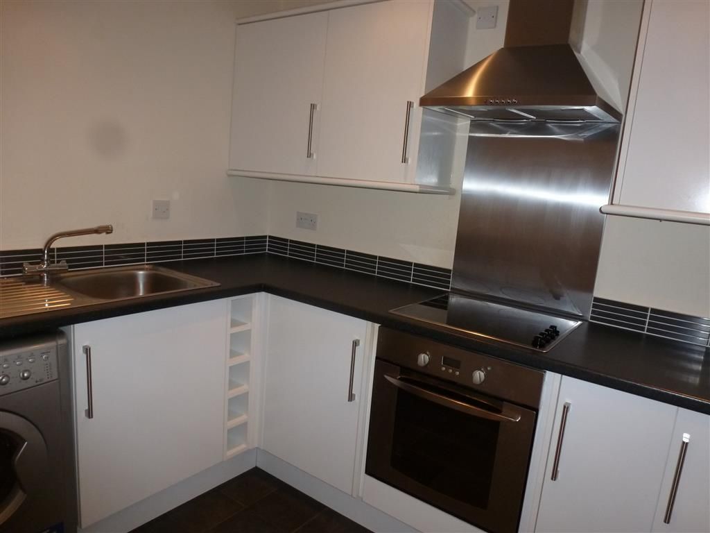 Property photo 3 of 9 Kitchen